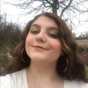 Meet your Posher, Liz